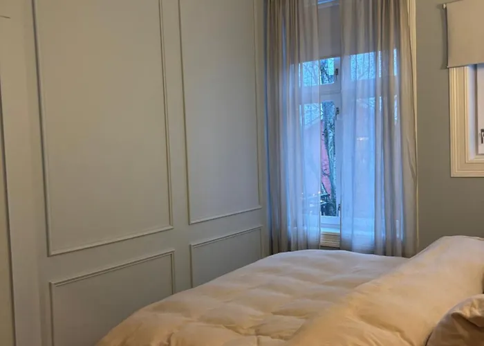 Whole At Bislett, Apartment